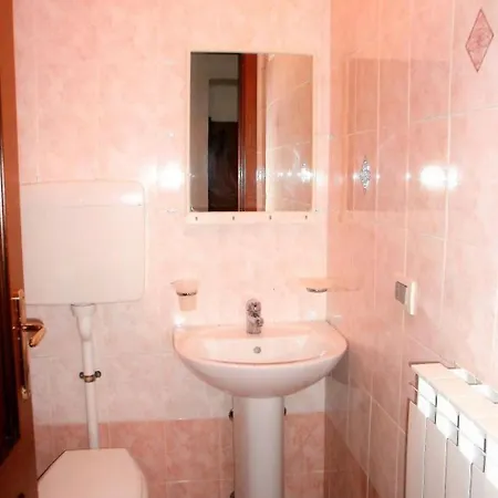 Casa Rita Ap- 1 - Gardasee - By Interhome דירה *